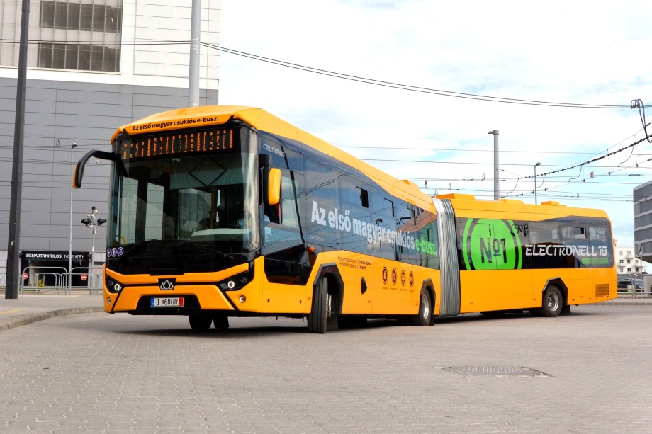 Szóló és csuklós elektromos Credobus Electronelleket tesztel a Volán