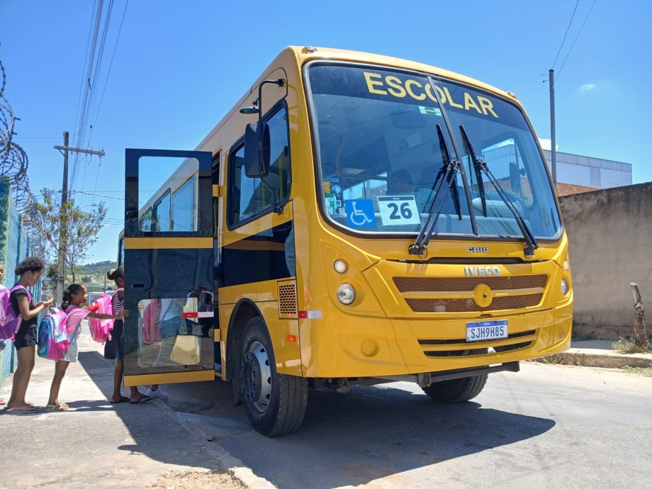 BUS 15 210 ORE 3 da Prefeitura de Nova Serrana 1