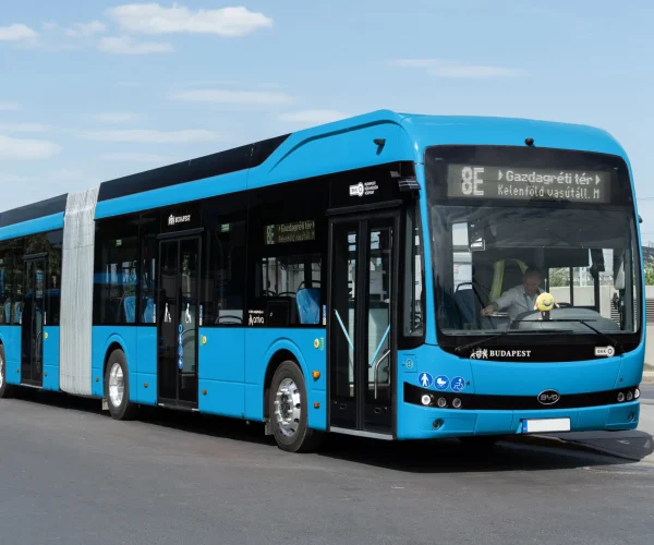 300 milliós bírság az e-busz tenderek miatt: a Közbeszerzési Döntőbizottság szerint a BKK jogsértést követett el