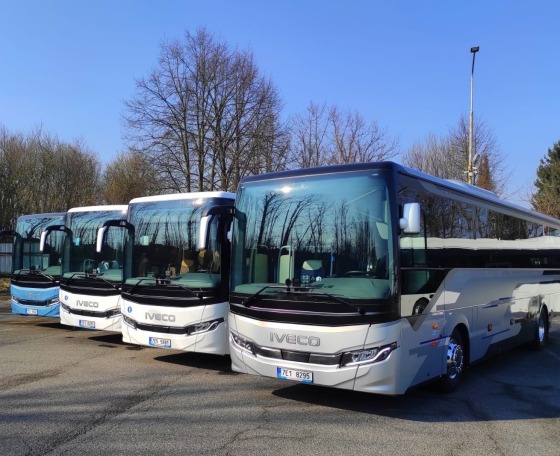Az Iveco Bus járművei szállítják a 2025-ös női jégkorong-világbajnokság résztvevőit
