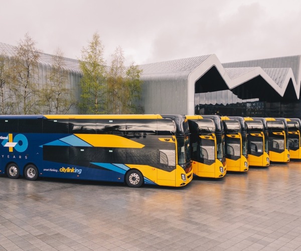 Tizennyolc vadonatúj Volvo 9700 DD áll forgalomba a Scottish Citylink ikonikus 900-as járatán