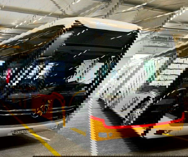 Két új eCitaro G-vel indult el a PostAuto villamosítási programja a svájci Knonauer Amt régióban