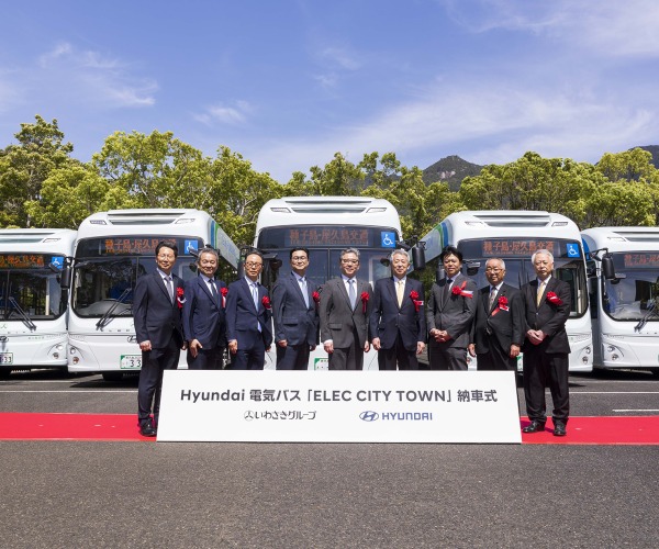 Megérkezett Japánba az első öt szériakivitelű Hyundai Elec City Town villanybusz
