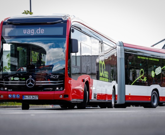 Immár száz elektromos busz járja Nürnberg utcáit – újabb 31 Mercedes-Benz eCitaro G állt forgalomba