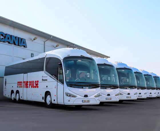 Scania alvázas Irizarok szállítják a csapatokat a stockholmi jégkorong-világbajnoki mérkőzésekre