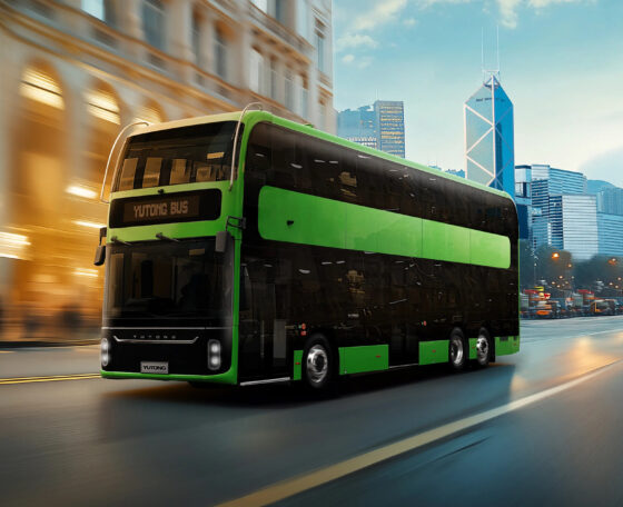 Bemutatkozott a Yutong új háromtengelyes városi emeletes villanybusza