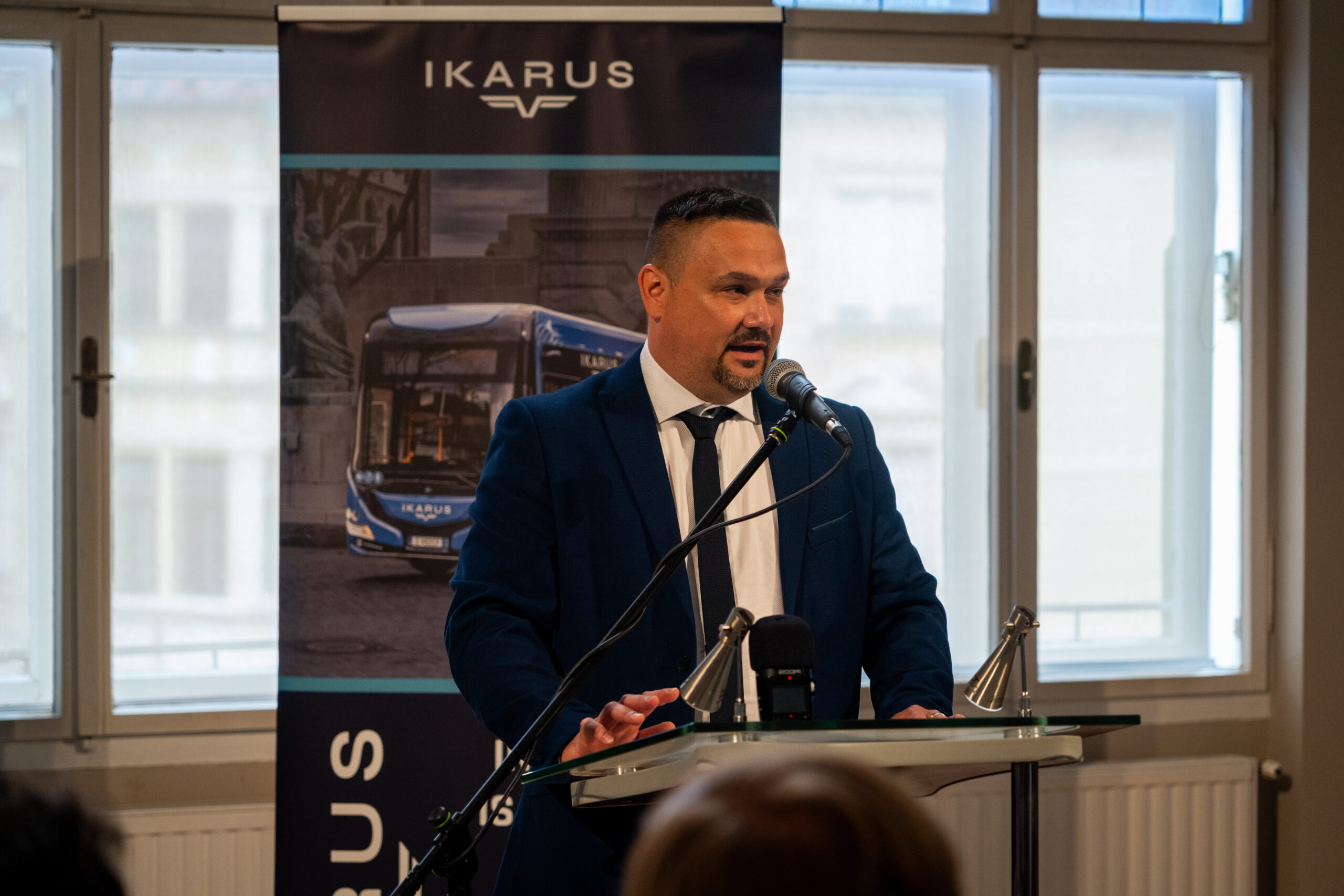 Kelemen János Hunor, az Ikarus értékesítési igazgatója a ptuji sajtórendezvényen