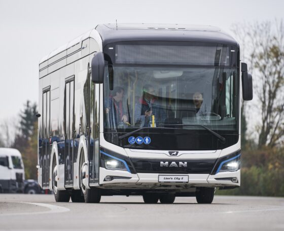 Ismét elektromos MAN-nel, ezúttal egy Lion’s City 10 E midivel bővül a V-Busz flottája