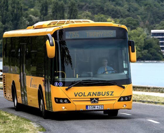 Légkondicionált buszokkal és késési biztosítással erősít a nyárra a MÁV