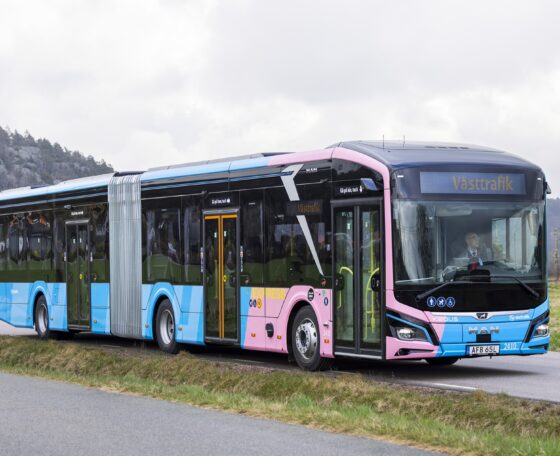 A svéd Västtrafik már 621 elektromos busznál tart, és megkezdte a helyközi vonalak villamosítását is