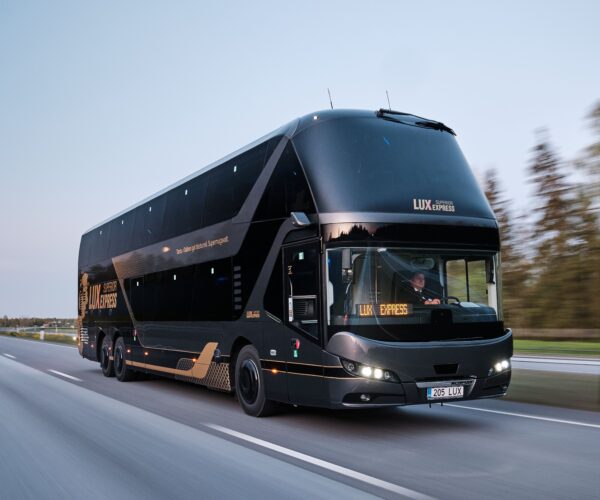 Neoplan emeletesekkel emeli új szintre a belföldi közlekedést az észt Lux Express