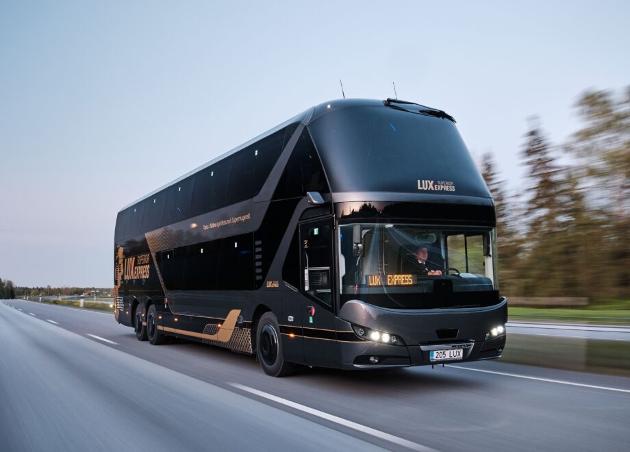 Neoplan emeletesekkel emeli új szintre a belföldi közlekedést az észt Lux Express 1 p bus eot neo skyliner lux express1 1