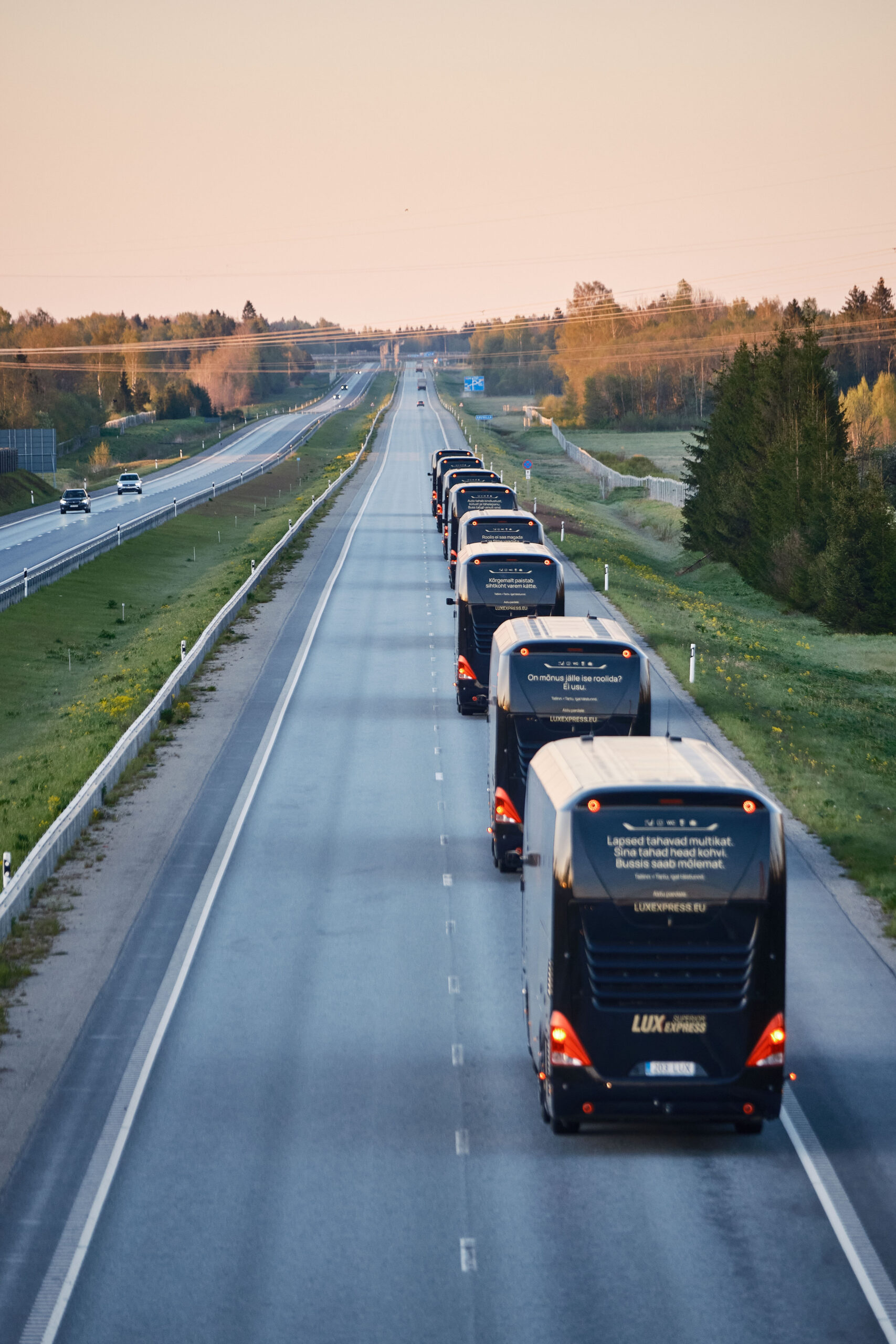 Neoplan emeletesekkel emeli új szintre a belföldi közlekedést az észt Lux Express 8 p bus eot neo skyliner lux express4 scaled