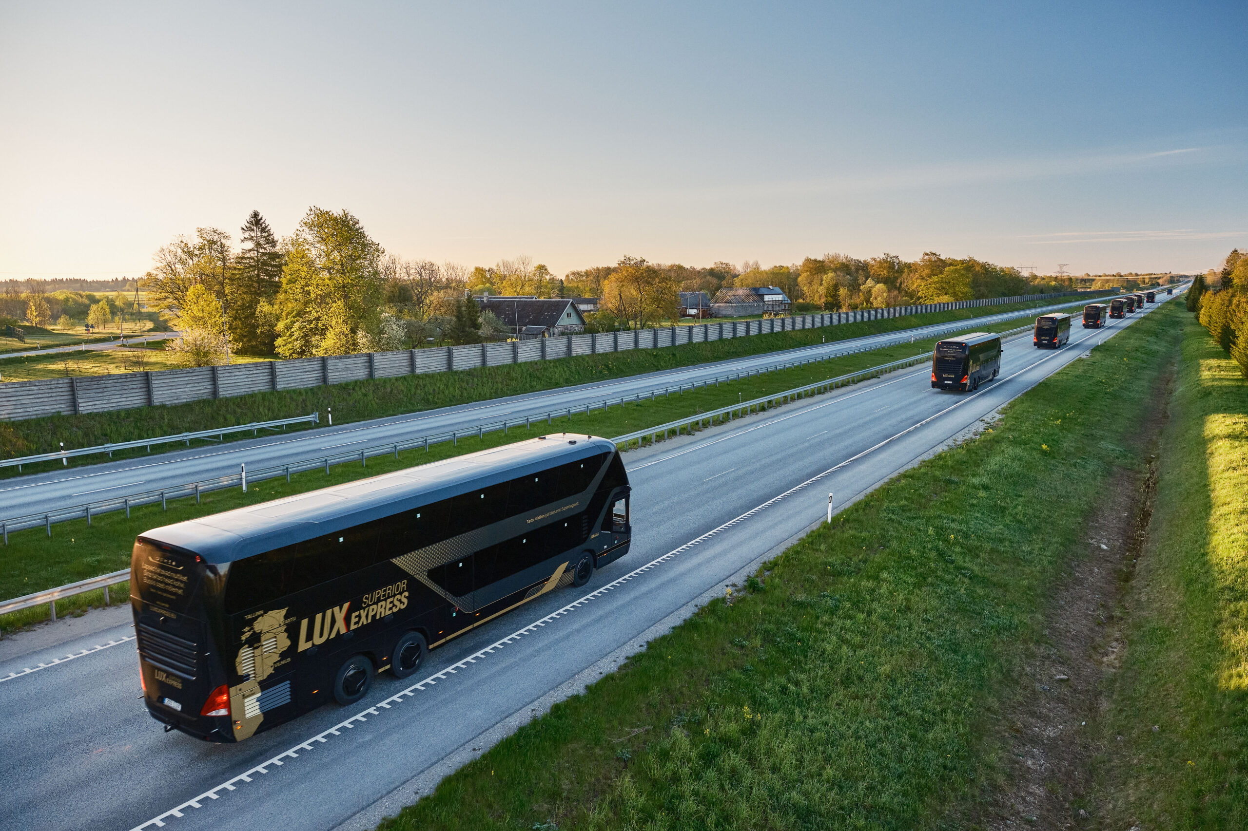 Neoplan emeletesekkel emeli új szintre a belföldi közlekedést az észt Lux Express 9 p bus eot neo skyliner lux express5 scaled