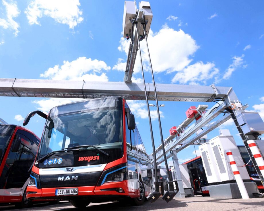 w2100 h1679 x1796 y1436 rp UMI 9313 250cf16804702072