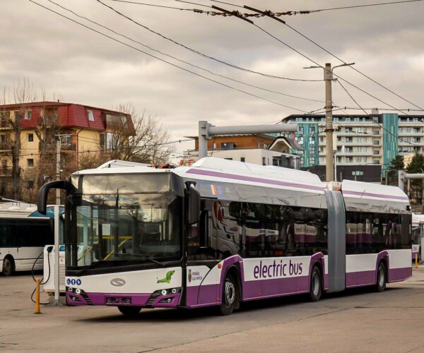 Bővül a kolozsvári elektromos buszflotta: újabb 22 Solaris csuklós e-buszt rendel a város