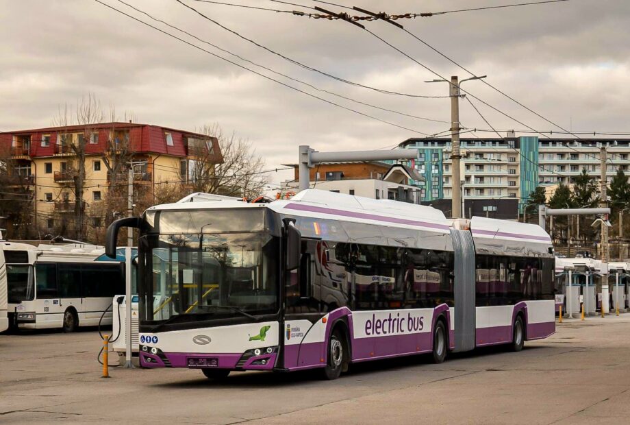 Bővül a kolozsvári elektromos buszflotta: újabb 22 Solaris csuklós e-buszt rendel a város
