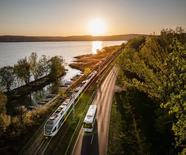 Megfordult az irány: Budapest felé erősít a MÁV, ha kell rendőri felvezetéssel
