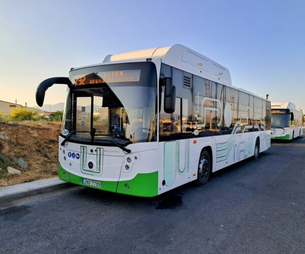 Megkezdték szolgálatukat Athénban az első CNG-hajtású Menarinibusok