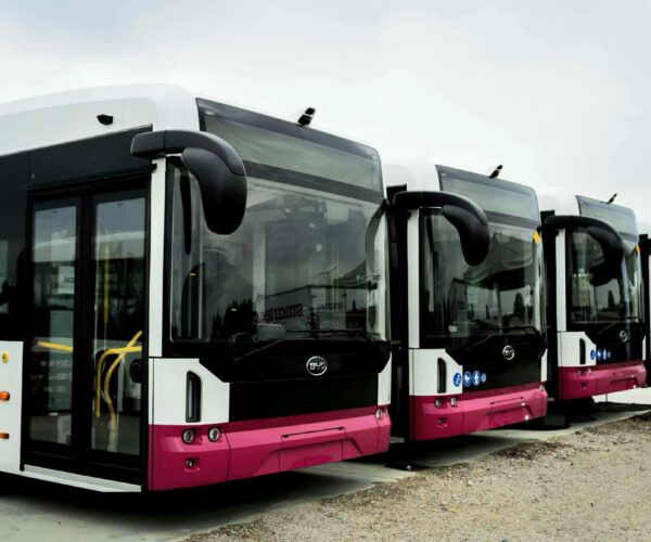 Háromszorosára bővíti komáromi buszgyárát a BYD