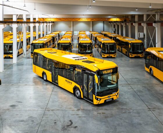 Megkezdődött a 131 darabos Credobus-szállítás a MÁV részére