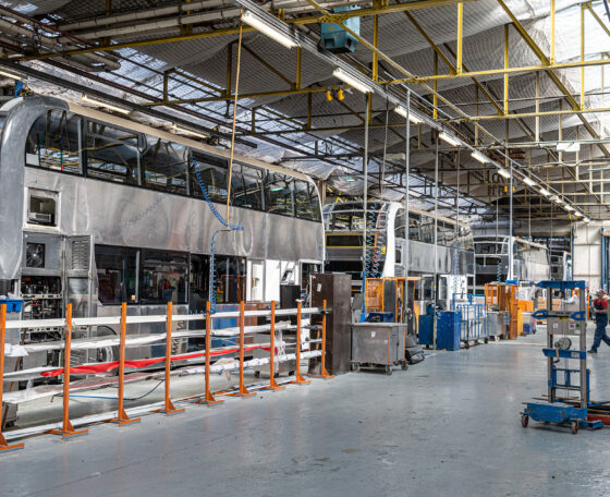 Átszervezné termelését és bezárná falkirki gyárát az Alexander Dennis