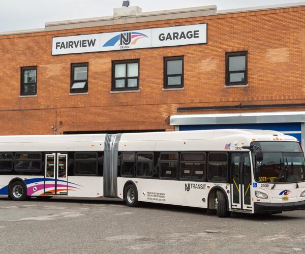 Opciókkal együtt akár 750 új New Flyer csuklós autóbuszt vásárolhat az NJ Transit