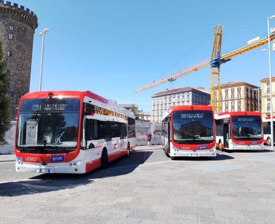 Forgalomba álltak a 253 darabos nápolyi villanybusz-flotta első járművei