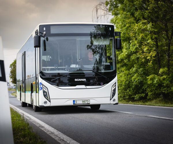 Alacsony belépésű villanybuszokat szállít a svédországi Åre térségébe a Scania