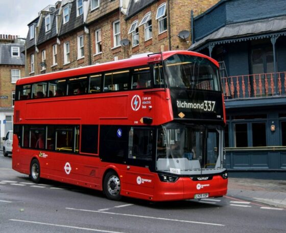 Már több mint 2000 zéróemissziós autóbusz közlekedik a brit főváros útjain