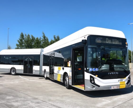 Száz új Iveco E-Way csuklós villanybusz érkezik Flandriába