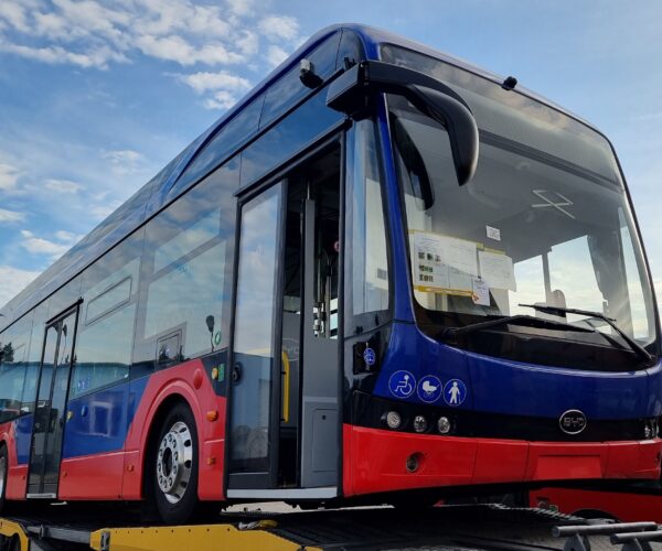 A BYD megkezdte Nagyvárad első elektromos buszainak átadását