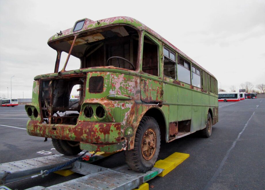 Magyar közreműködéssel épül újjá Prága Ikarus 620-asa