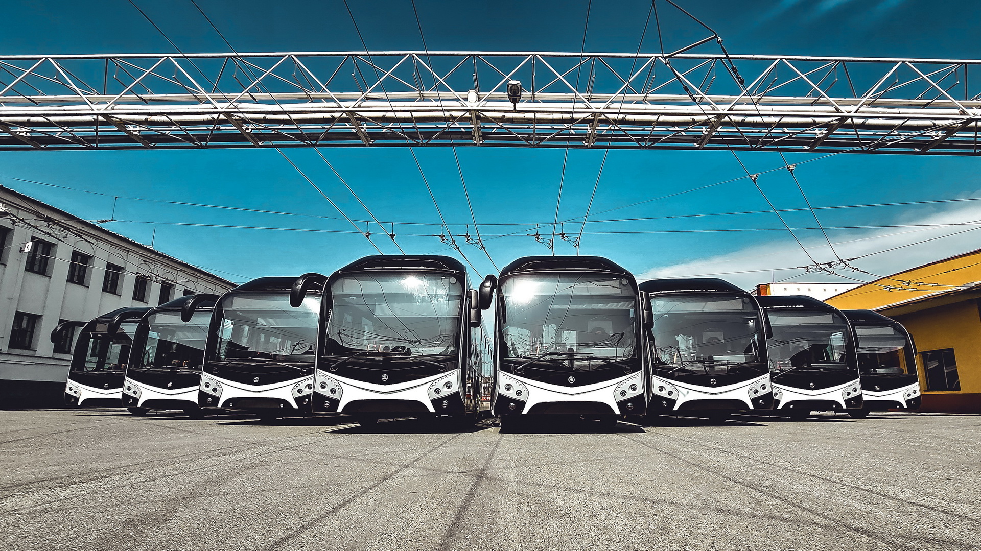 Folyamatosan állnak szolgálatba Pardubice legújabb Škoda 32 Tr trolibuszai