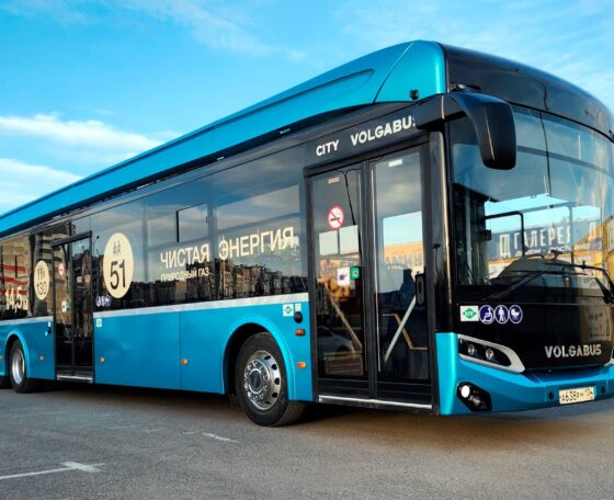 Háromtengelyes gázüzemű típussal bővül a Volgabus kínálata