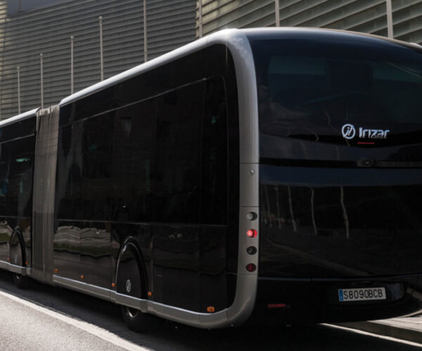 Az Irizar szállítja a London Gatwick repülőtér első elektromos buszait