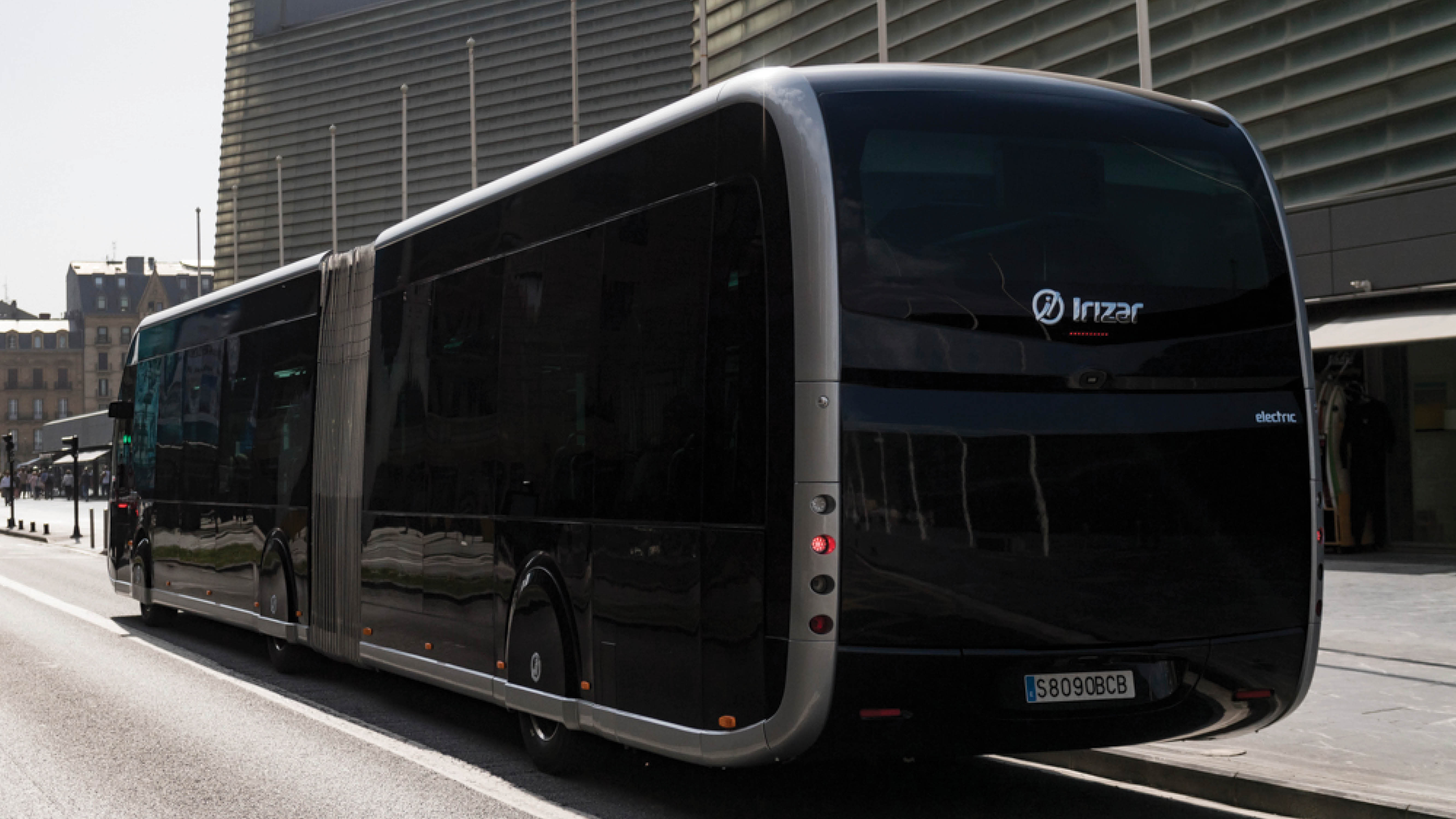 Az Irizar szállítja a London Gatwick repülőtér első elektromos buszait