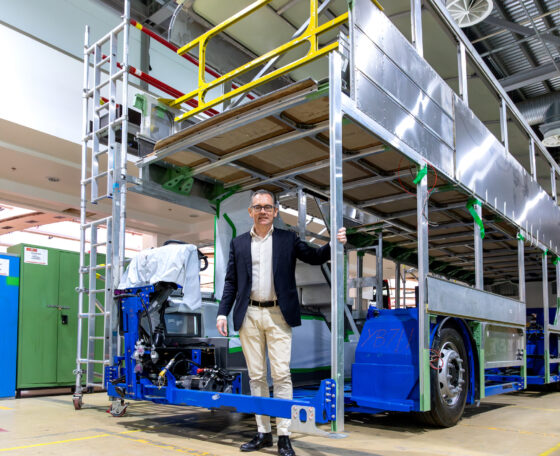 Hamarosan bemutatja új háromtengelyes városi emeletes típusát a Wrightbus