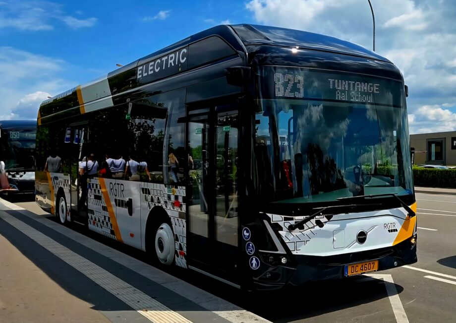 Forgalomba álltak az első Egyiptomban gyártott Volvo 7900E villanybuszok