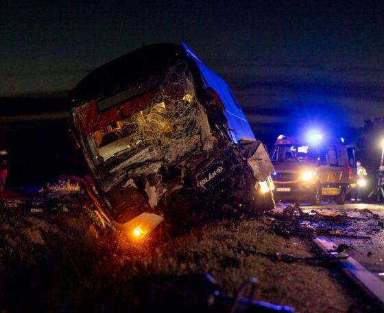 Halálos baleset Sárkeresztesnél, személyautó és távolsági busz ütközött frontálisan