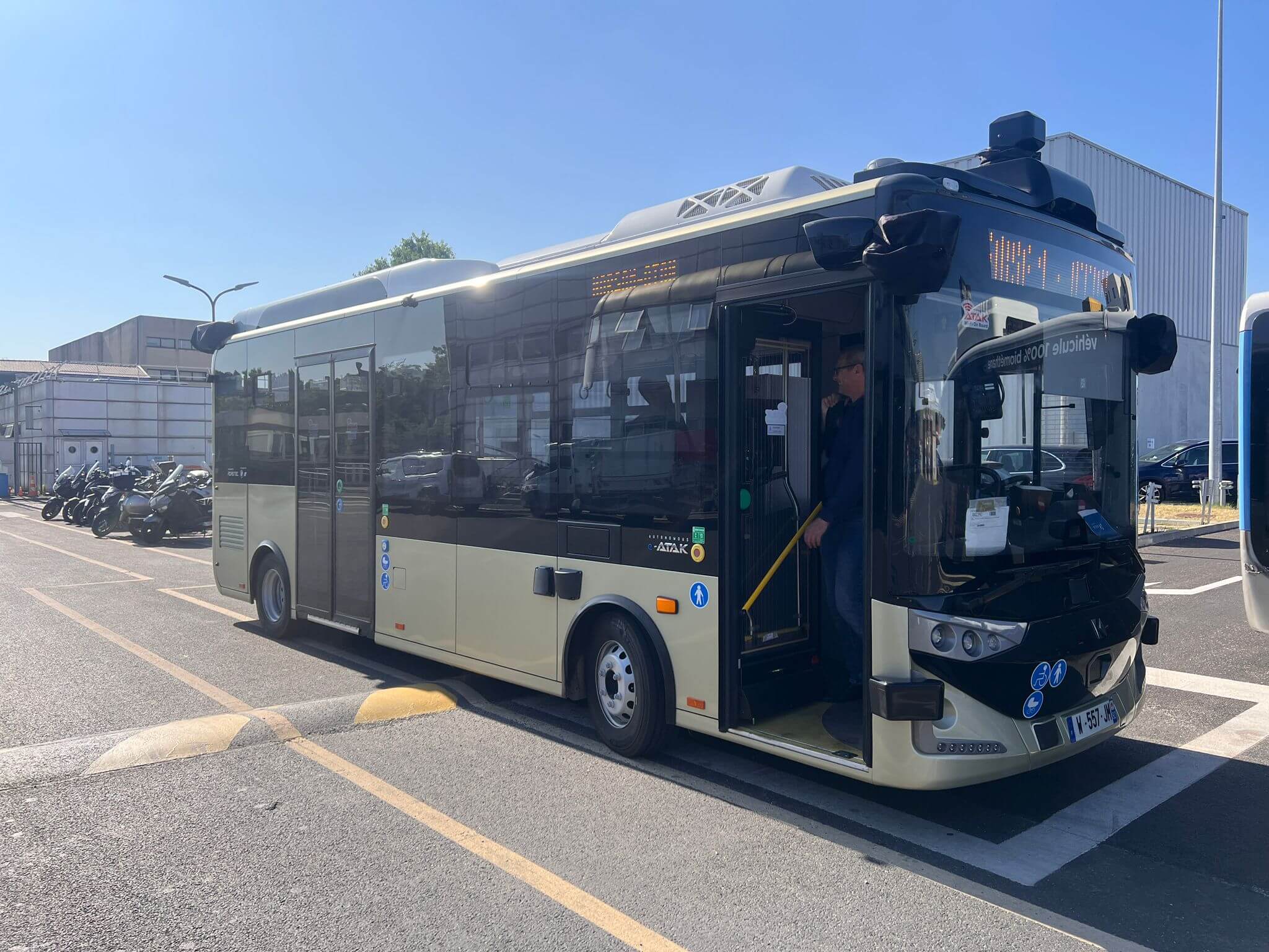 Párizsban is kipróbálják a Karsan önvezető elektromos midibuszát