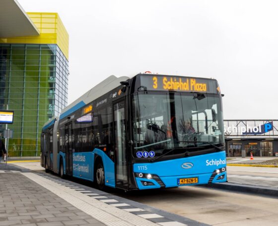 Elektromos csuklós Solarisok váltották a dízelbuszokat a Schiphol repülőtér parkolói vonalán