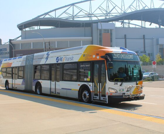 Szolgálatba állt Kanada első tisztán elektromos hajtású csuklós autóbusza