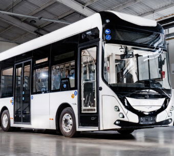 Két darab elektromos midibuszt szállít Görögországba az Ikarus