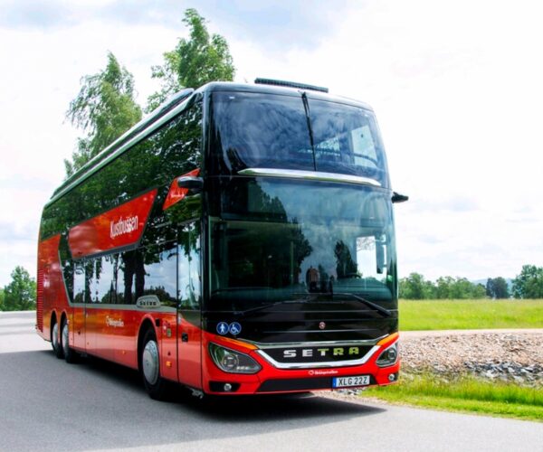 A Daimler Buses 54 HVO-üzemű Setra és Mercedes-Benz buszt szállított a Connect Busnak