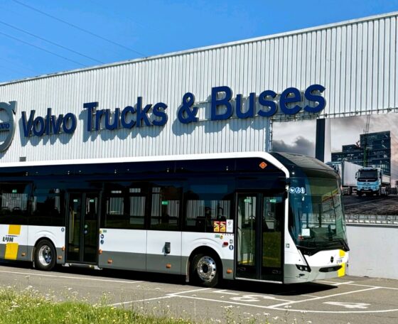 Saját stand nélkül, az MCV-nél gyártott 7900 E-vel érkezik a Volvo a Busworldre