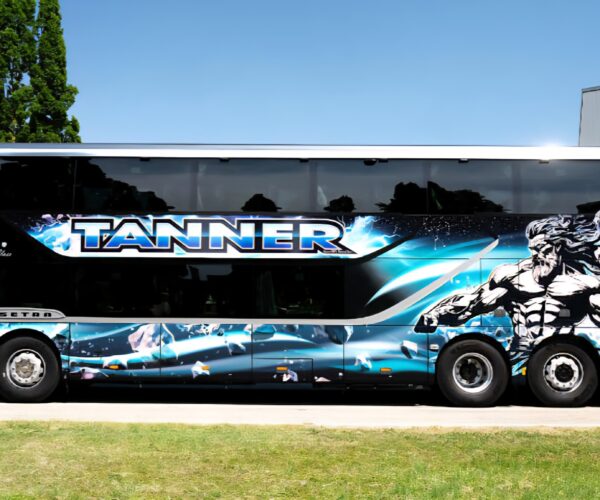 Nordikus erő az utakon: Thor-motívummal érkezett a Tanner KG új emeletes Setrája