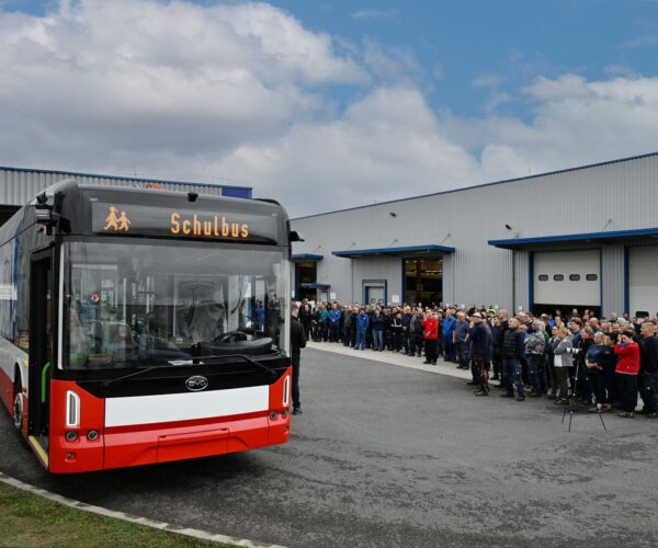 Átadták az ezredik európai gyártású BYD villanybuszt Komáromban