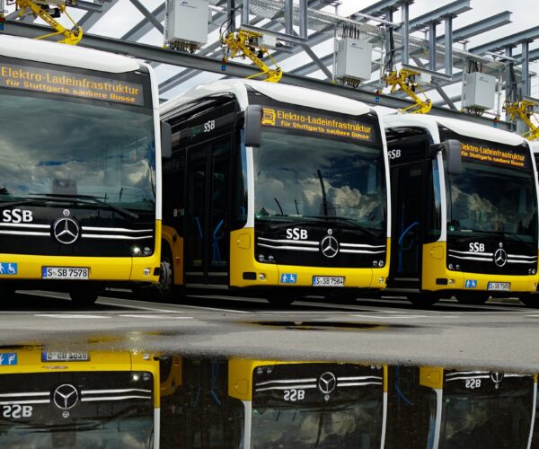 Új korszak Stuttgartban: átadták a möhringeni elektromos buszgarázs töltőinfrastruktúráját