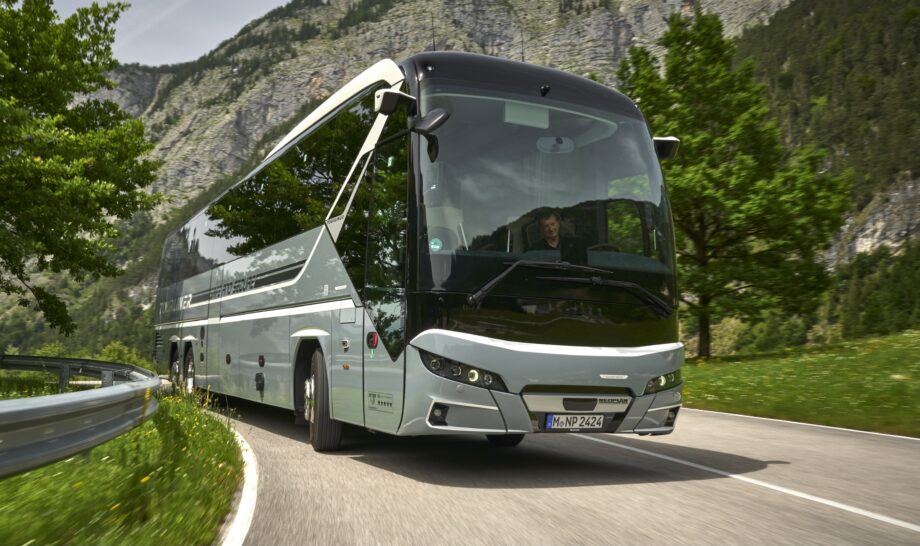 P Bus CDE NEO Tourliner 43